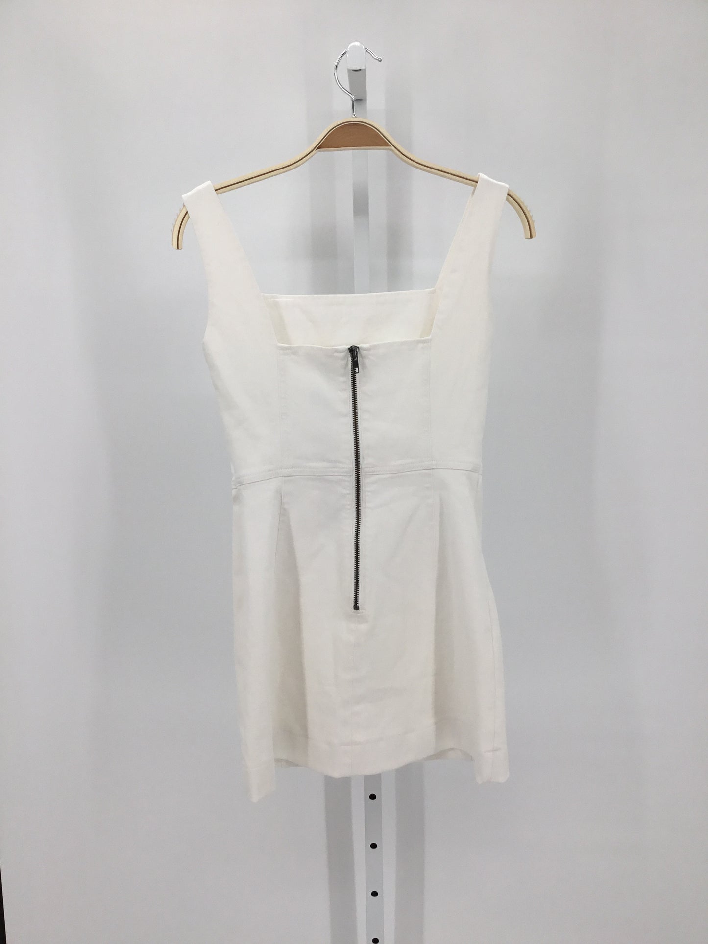 Alice & Olivia White Casual Dress